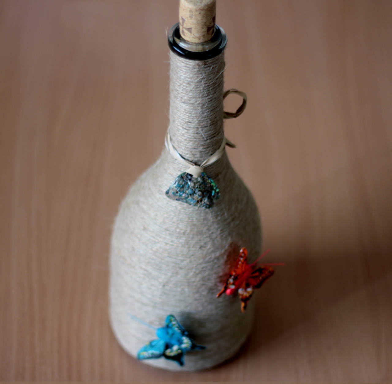 Decorated wine bottles - strings